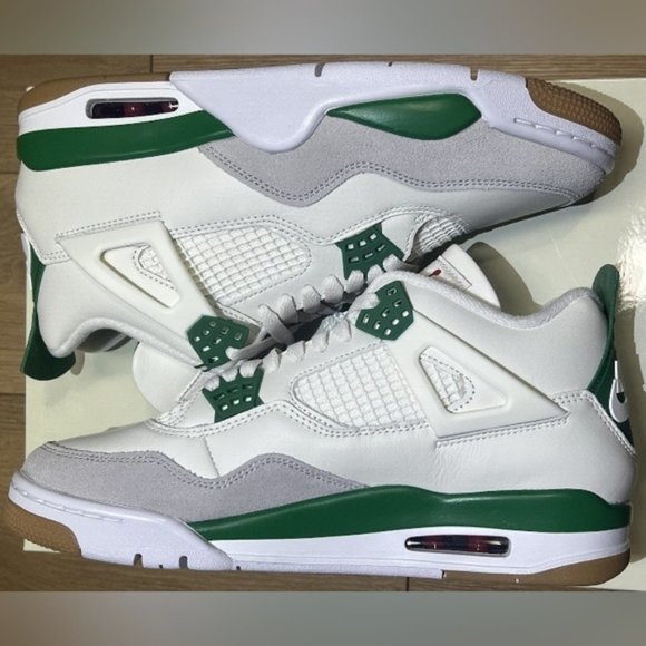 Air Jordan 4 Retro SB SP Mid Pine Green
